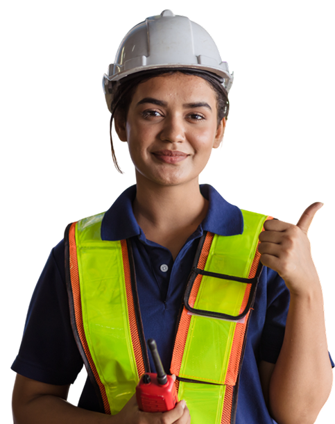 Trabajadora con casco y chaleco reflectivo haciendo señal de aprobación.